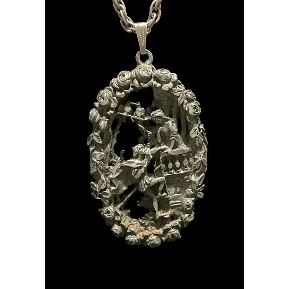 VTG 60-70’s Pewter Art Nouveau Necklace 3D ROMEO & JULIET Roses Romance THEATER - Picture 4 of 6